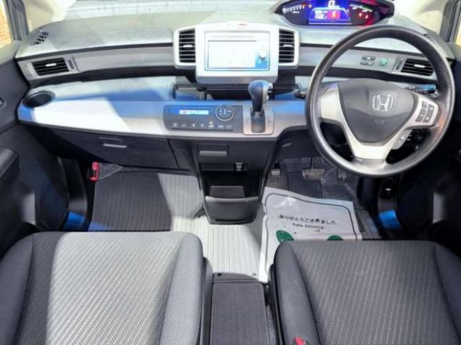 フリードハイブリッド1.5 ジャストセレクション　下廻防錆TVナビETC 2WD 1500