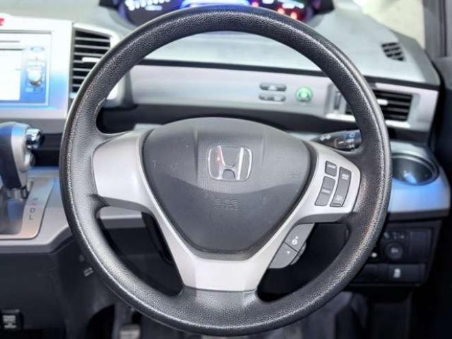 フリードハイブリッド1.5 ジャストセレクション　下廻防錆TVナビETC 2WD 1500