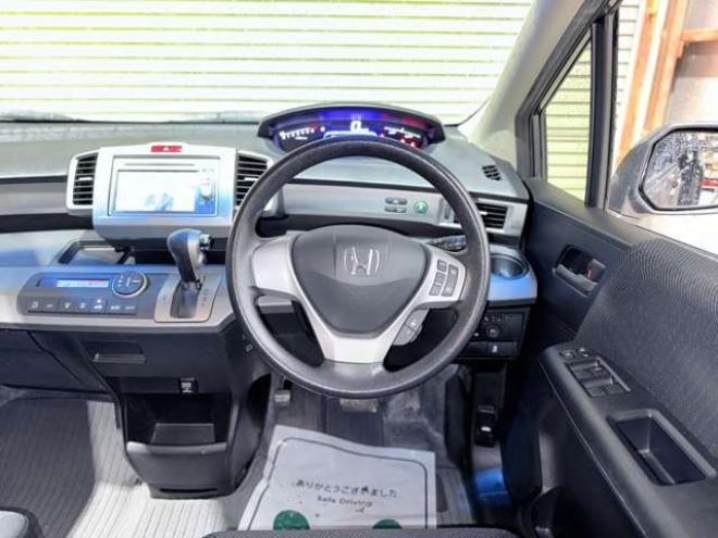 フリードハイブリッド1.5 ジャストセレクション　下廻防錆TVナビETC 2WD 1500