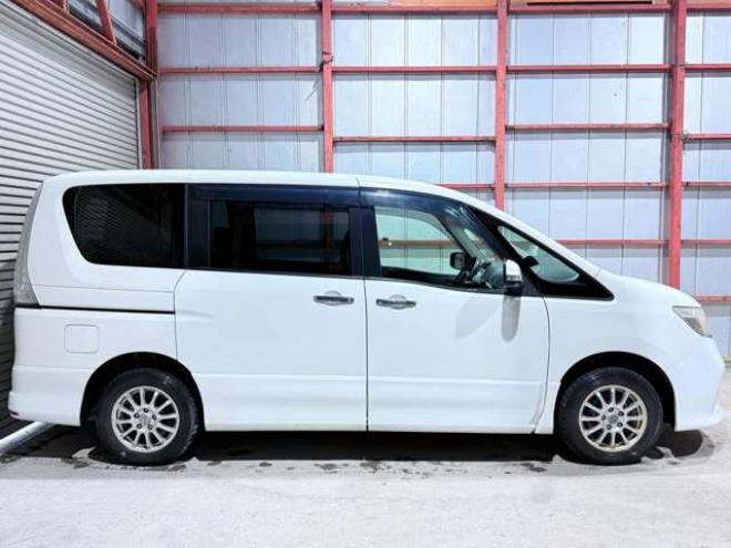 セレナ2.0 ハイウェイスター 4WD　下廻防錆TVナビETC 2000