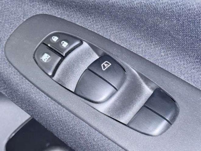 セレナ2.0 ハイウェイスター 4WD　下廻防錆TVナビETC 2000