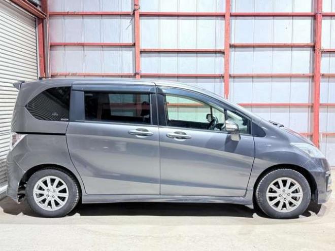 フリードハイブリッド1.5　下廻防錆TVナビBカメETC 2WD 1500