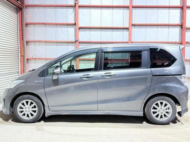 フリードハイブリッド1.5　下廻防錆TVナビBカメETC 2WD 1500