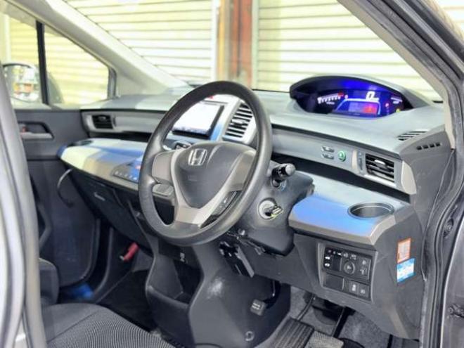 フリードハイブリッド1.5　下廻防錆TVナビBカメETC 2WD 1500