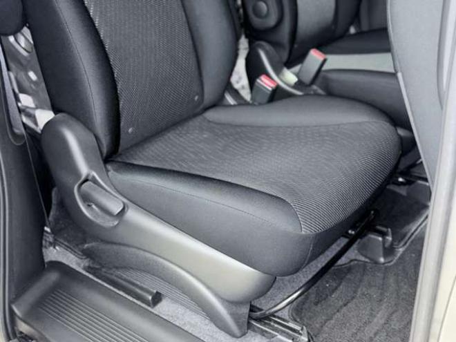 フリードハイブリッド1.5　下廻防錆TVナビBカメETC 2WD 1500