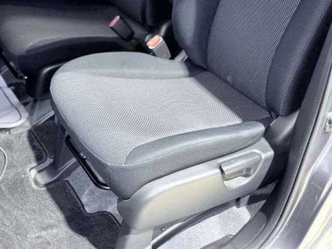 フリードハイブリッド1.5　下廻防錆TVナビBカメETC 2WD 1500