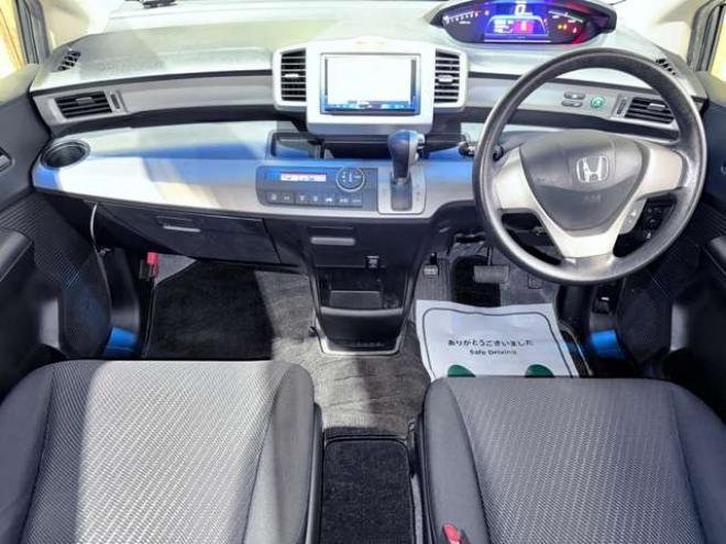フリードハイブリッド1.5　下廻防錆TVナビBカメETC 2WD 1500