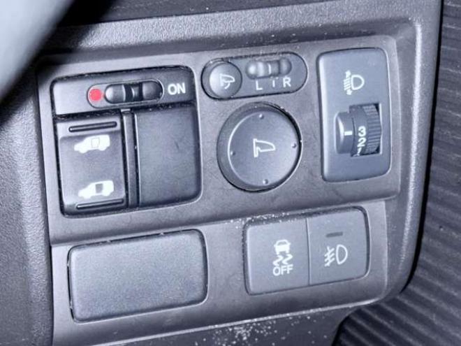 フリードハイブリッド1.5　下廻防錆TVナビBカメETC 2WD 1500