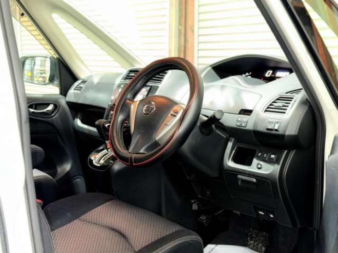 セレナ2.0 ハイウェイスター 4WD　下廻防錆TVナビBカメEスタETC 2000