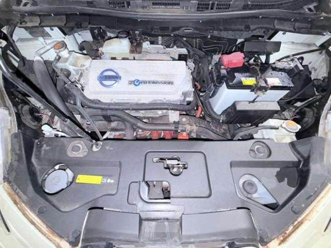 リーフG　下廻防錆ナビETC夏冬タイヤ 2WD 不明