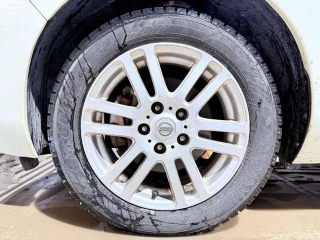 リーフG　下廻防錆ナビETC夏冬タイヤ 2WD 不明