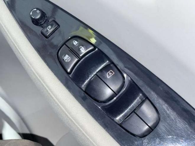 リーフG　下廻防錆ナビETC夏冬タイヤ 2WD 不明