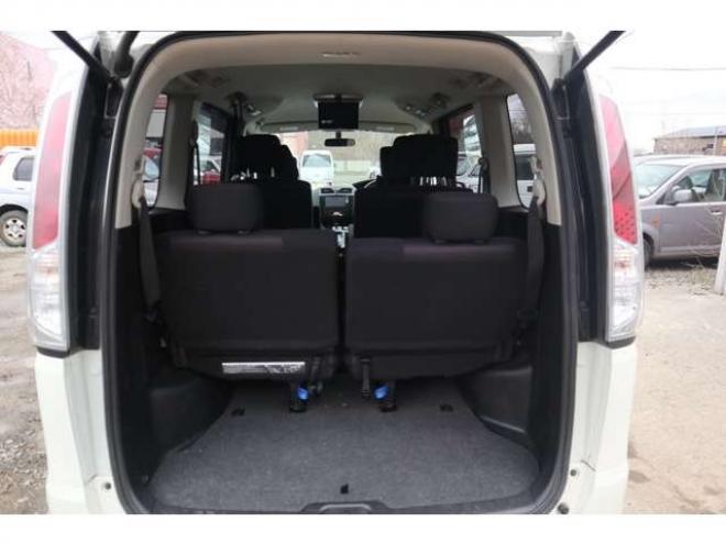 セレナ2.0 ハイウェイスター Vセレクション 4WD　スマートキー・ナビ・Bカメラ・両パワスラ 2000