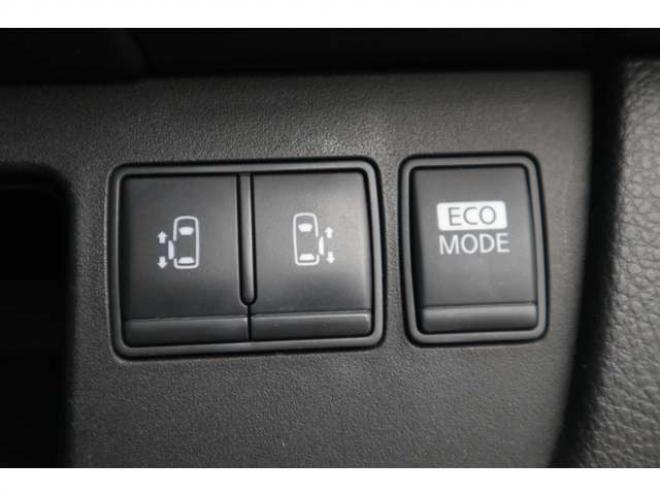 セレナ2.0 ハイウェイスター Vセレクション 4WD　スマートキー・ナビ・Bカメラ・両パワスラ 2000