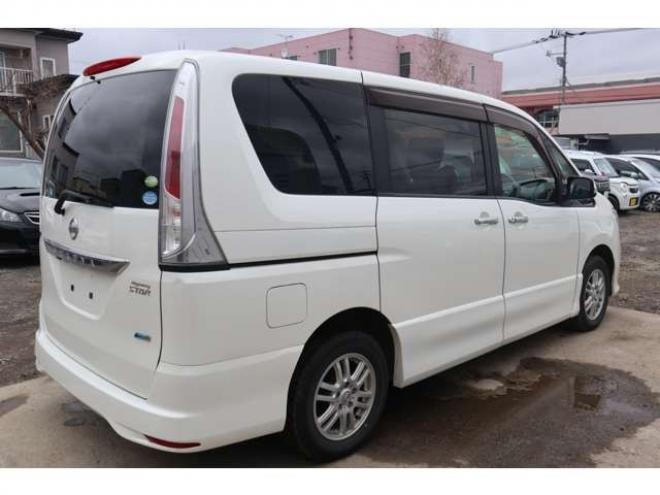 セレナ2.0 ハイウェイスター Vセレクション 4WD　スマートキー・ナビ・Bカメラ・両パワスラ 2000