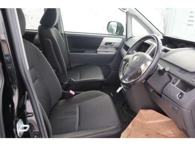ヴォクシー2.0 ZS 煌II 4WD　両パワスラ・スマートキー 2000