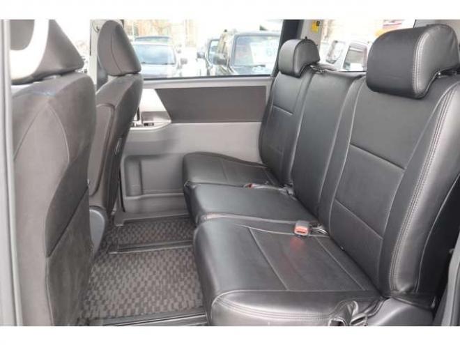 ヴォクシー2.0 ZS 煌II 4WD　両パワスラ・スマートキー 2000