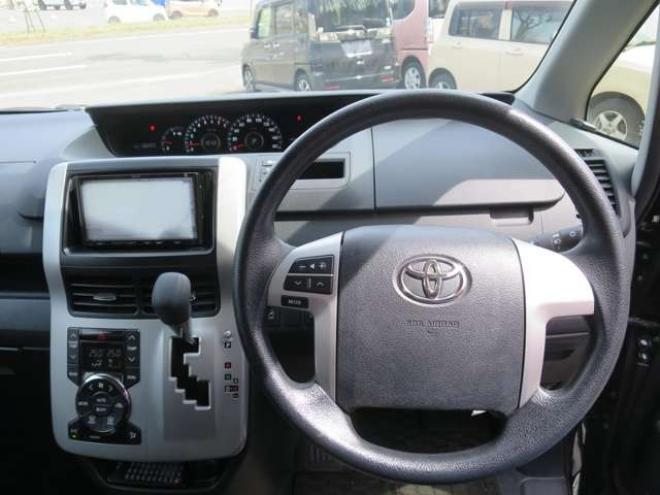 ヴォクシー2.0 X Lエディション 4WD　パワースライドドア 2000