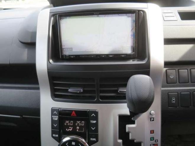 ヴォクシー2.0 X Lエディション 4WD　パワースライドドア 2000