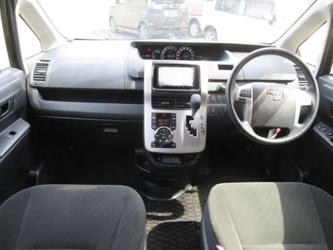 ヴォクシー2.0 X Lエディション 4WD　パワースライドドア 2000
