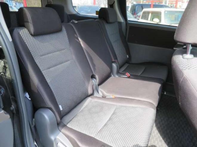 ノア2.0 Si 4WD　両側パワースライドドア 2000