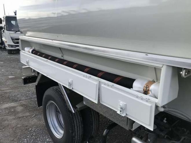 デュトロタンクローリー　2DG-XZU685M 新明和工業　 4WD 4000