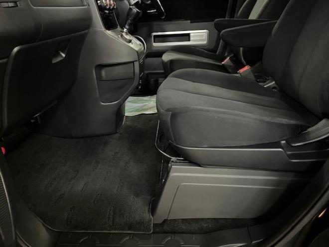 デリカＤ：５　Ｇパワーパッケージ　本州仕入　禁煙車　寒冷地仕様　ＭＫＷ１６インチＡＷ＋ＴＯＹＯオープンカントリーホワイトレター　純正１８ＡＷ＋スタッドレスタイヤ付　新品ＪＡＯＳブラックマッドガード　両側パワースライドドア　純正ナビ（地デジ　ＤＶＤ再生　Ｂｌｕｅｔｏｏｔｈ）＋バックカメラ　前後ドライブレコーダー　クルーズコントロール　両席シートヒーター　パワーシート　スマートキー　パドルシフト　横滑り防止装置　盗難防止装置　リアヒーター　ＨＩＤ　ＥＴＣ 4WD 2400 5Dr