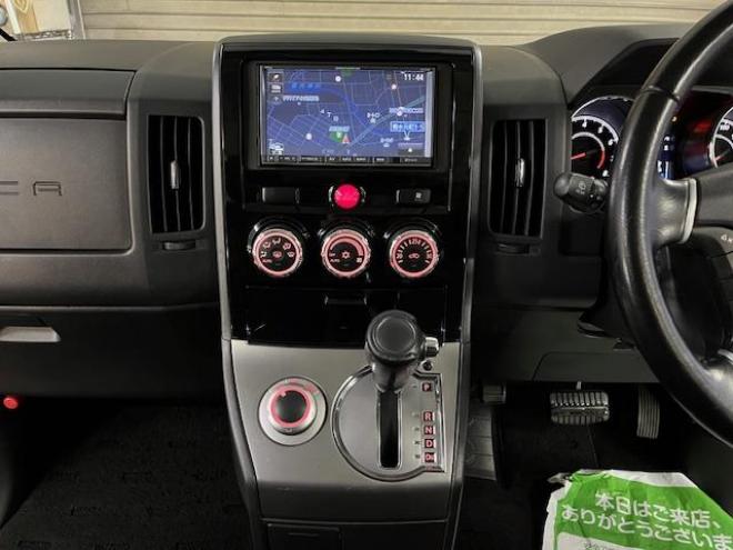 デリカＤ：５　Ｇパワーパッケージ　本州仕入　禁煙車　寒冷地仕様　ＭＫＷ１６インチＡＷ＋ＴＯＹＯオープンカントリーホワイトレター　純正１８ＡＷ＋スタッドレスタイヤ付　新品ＪＡＯＳブラックマッドガード　両側パワースライドドア　純正ナビ（地デジ　ＤＶＤ再生　Ｂｌｕｅｔｏｏｔｈ）＋バックカメラ　前後ドライブレコーダー　クルーズコントロール　両席シートヒーター　パワーシート　スマートキー　パドルシフト　横滑り防止装置　盗難防止装置　リアヒーター　ＨＩＤ　ＥＴＣ 4WD 2400 5Dr