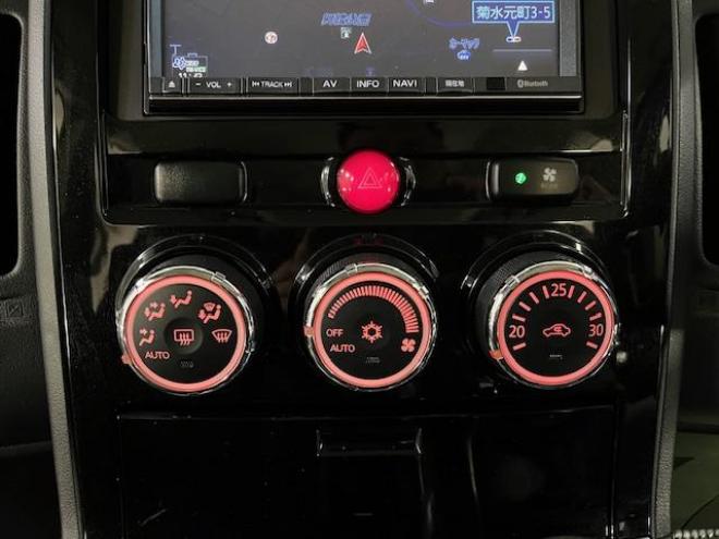 デリカＤ：５　Ｇパワーパッケージ　本州仕入　禁煙車　寒冷地仕様　ＭＫＷ１６インチＡＷ＋ＴＯＹＯオープンカントリーホワイトレター　純正１８ＡＷ＋スタッドレスタイヤ付　新品ＪＡＯＳブラックマッドガード　両側パワースライドドア　純正ナビ（地デジ　ＤＶＤ再生　Ｂｌｕｅｔｏｏｔｈ）＋バックカメラ　前後ドライブレコーダー　クルーズコントロール　両席シートヒーター　パワーシート　スマートキー　パドルシフト　横滑り防止装置　盗難防止装置　リアヒーター　ＨＩＤ　ＥＴＣ 4WD 2400 5Dr