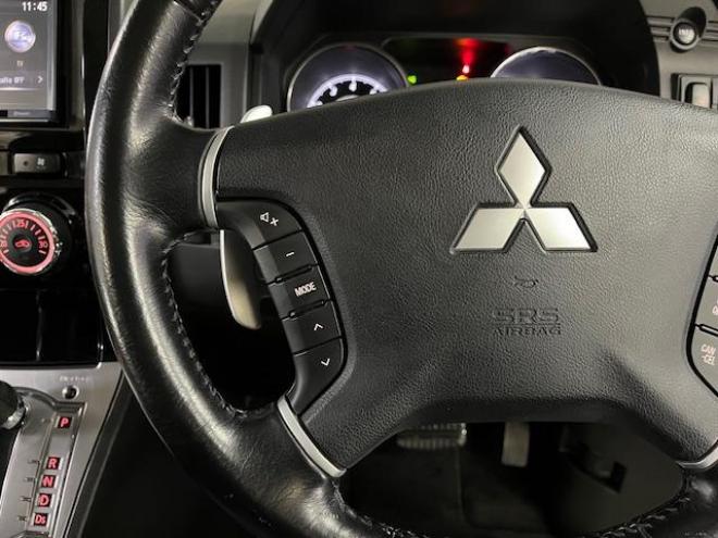 デリカＤ：５　Ｇパワーパッケージ　本州仕入　禁煙車　寒冷地仕様　ＭＫＷ１６インチＡＷ＋ＴＯＹＯオープンカントリーホワイトレター　純正１８ＡＷ＋スタッドレスタイヤ付　新品ＪＡＯＳブラックマッドガード　両側パワースライドドア　純正ナビ（地デジ　ＤＶＤ再生　Ｂｌｕｅｔｏｏｔｈ）＋バックカメラ　前後ドライブレコーダー　クルーズコントロール　両席シートヒーター　パワーシート　スマートキー　パドルシフト　横滑り防止装置　盗難防止装置　リアヒーター　ＨＩＤ　ＥＴＣ 4WD 2400 5Dr