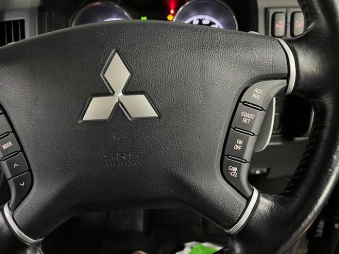 デリカＤ：５　Ｇパワーパッケージ　本州仕入　禁煙車　寒冷地仕様　ＭＫＷ１６インチＡＷ＋ＴＯＹＯオープンカントリーホワイトレター　純正１８ＡＷ＋スタッドレスタイヤ付　新品ＪＡＯＳブラックマッドガード　両側パワースライドドア　純正ナビ（地デジ　ＤＶＤ再生　Ｂｌｕｅｔｏｏｔｈ）＋バックカメラ　前後ドライブレコーダー　クルーズコントロール　両席シートヒーター　パワーシート　スマートキー　パドルシフト　横滑り防止装置　盗難防止装置　リアヒーター　ＨＩＤ　ＥＴＣ 4WD 2400 5Dr