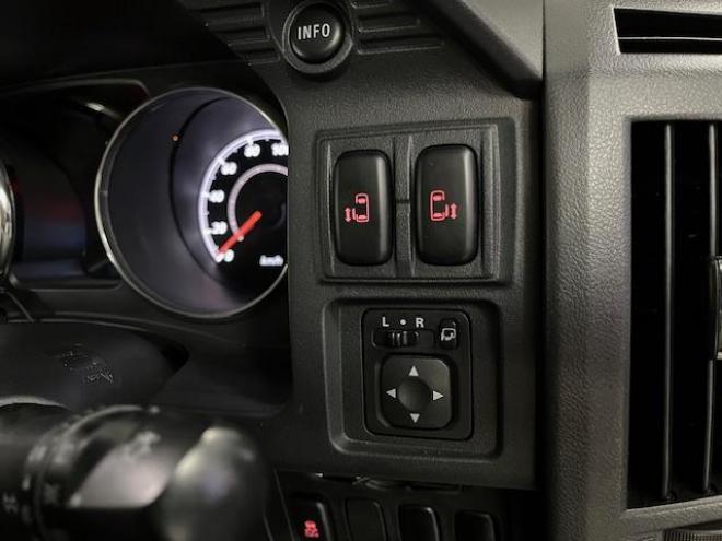 デリカＤ：５　Ｇパワーパッケージ　本州仕入　禁煙車　寒冷地仕様　ＭＫＷ１６インチＡＷ＋ＴＯＹＯオープンカントリーホワイトレター　純正１８ＡＷ＋スタッドレスタイヤ付　新品ＪＡＯＳブラックマッドガード　両側パワースライドドア　純正ナビ（地デジ　ＤＶＤ再生　Ｂｌｕｅｔｏｏｔｈ）＋バックカメラ　前後ドライブレコーダー　クルーズコントロール　両席シートヒーター　パワーシート　スマートキー　パドルシフト　横滑り防止装置　盗難防止装置　リアヒーター　ＨＩＤ　ＥＴＣ 4WD 2400 5Dr