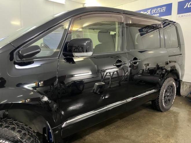 デリカＤ：５　Ｇパワーパッケージ　本州仕入　禁煙車　寒冷地仕様　ＭＫＷ１６インチＡＷ＋ＴＯＹＯオープンカントリーホワイトレター　純正１８ＡＷ＋スタッドレスタイヤ付　新品ＪＡＯＳブラックマッドガード　両側パワースライドドア　純正ナビ（地デジ　ＤＶＤ再生　Ｂｌｕｅｔｏｏｔｈ）＋バックカメラ　前後ドライブレコーダー　クルーズコントロール　両席シートヒーター　パワーシート　スマートキー　パドルシフト　横滑り防止装置　盗難防止装置　リアヒーター　ＨＩＤ　ＥＴＣ 4WD 2400 5Dr