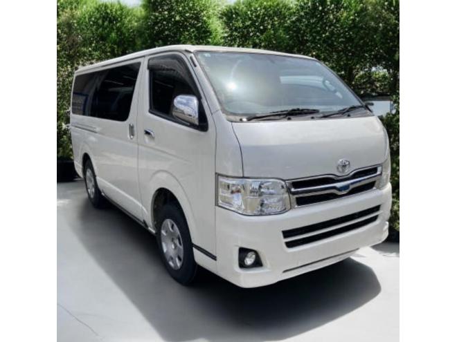 ハイエースバン3型スーパーGLディーゼルターボ 本州車
寒冷地仕様 ナビTV レザーシート ベッドキット 両側スライドドア リアヒータークーラー 車検新規 12ヶ月点検整備済 保証付！ 4WD 3000 5Dr
