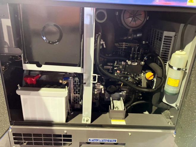 発電機デンヨー　中古　TLG-13LSY　三相200V　発電機