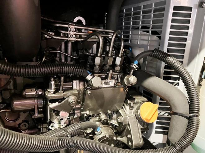 発電機デンヨー　中古　TLG-13LSY　三相200V　発電機