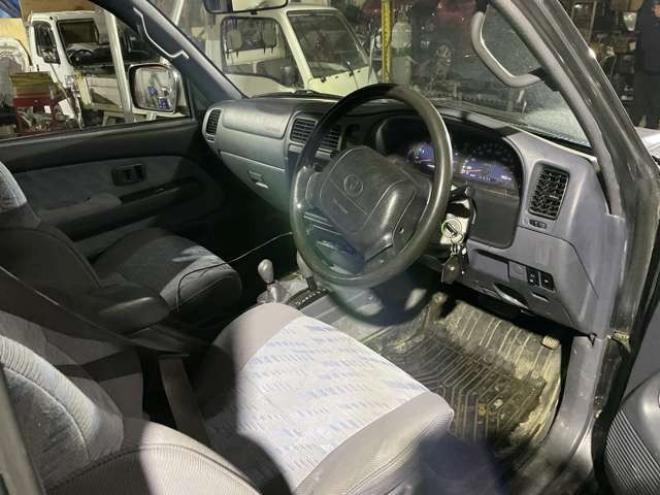 ハイラックススポーツピックアップ 2.4 エクストラキャブ ワイドボディ ディーゼルターボ 4WD　検7年12月市内コ・ミ・コ・ミ 2400