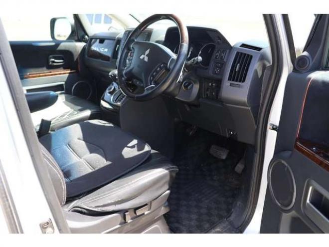 デリカD：5 2.4 シャモニー 4WD　検R8/1　自社　ローンカノウ　パドルシフト 2400