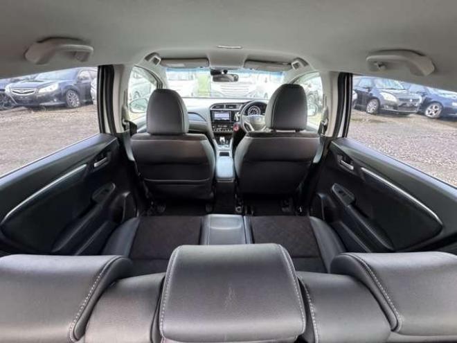 シャトル1.5 ハイブリッド X ホンダセンシング 4WD　ナビ　TV　Bカメラ　Bluetooth　夏冬タイヤ 1500