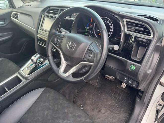 シャトル1.5 ハイブリッド X ホンダセンシング 4WD　ナビ　TV　Bカメラ　Bluetooth　夏冬タイヤ 1500