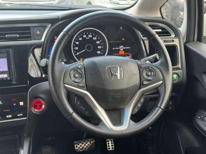 シャトル1.5 ハイブリッド X ホンダセンシング 4WD　ナビ　TV　Bカメラ　Bluetooth　夏冬タイヤ 1500