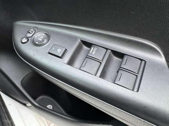 シャトル1.5 ハイブリッド X ホンダセンシング 4WD　ナビ　TV　Bカメラ　Bluetooth　夏冬タイヤ 1500