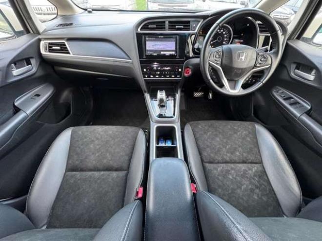 シャトル1.5 ハイブリッド X ホンダセンシング 4WD　ナビ　TV　Bカメラ　Bluetooth　夏冬タイヤ 1500