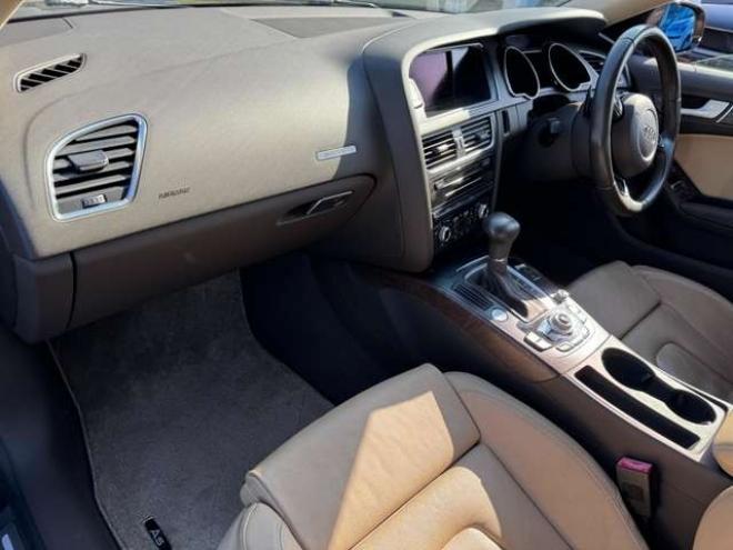 アウディA5スポーツバック 2.0 TFSI クワトロ 4WD　ナビ　TV　Bカメラ　Bluetooth　本革シート 正規輸入車 2000