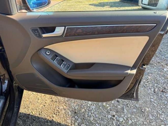 アウディA5スポーツバック 2.0 TFSI クワトロ 4WD　ナビ　TV　Bカメラ　Bluetooth　本革シート 正規輸入車 2000