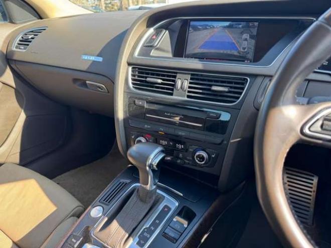アウディA5スポーツバック 2.0 TFSI クワトロ 4WD　ナビ　TV　Bカメラ　Bluetooth　本革シート 正規輸入車 2000