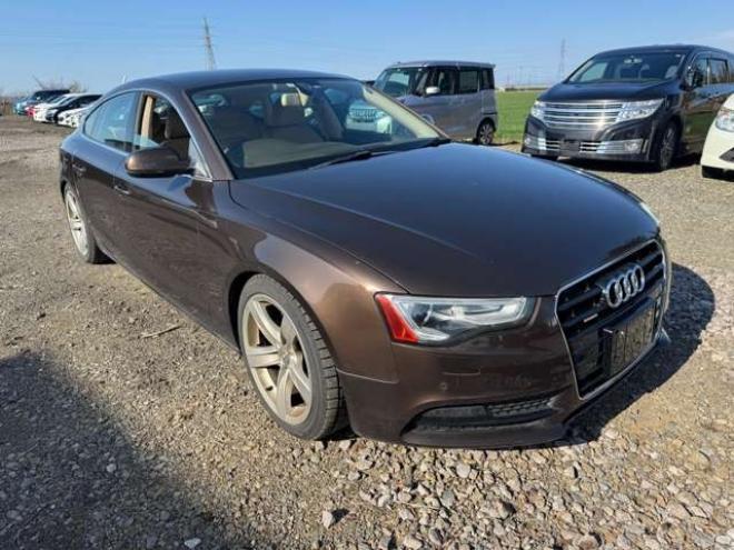 アウディA5スポーツバック 2.0 TFSI クワトロ 4WD　ナビ　TV　Bカメラ　Bluetooth　本革シート 正規輸入車 2000