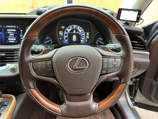 レクサスLS 500h バージョンL 4WD　ムーンルーフ・OP20AW・本州仕入車両 3500