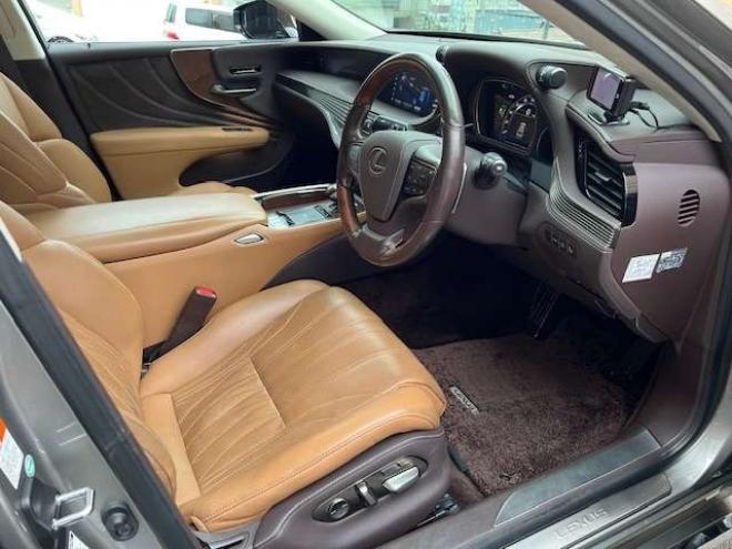 レクサスLS 500h バージョンL 4WD　ムーンルーフ・OP20AW・本州仕入車両 3500