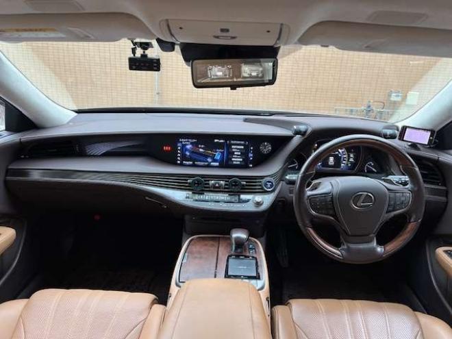 レクサスLS 500h バージョンL 4WD　ムーンルーフ・OP20AW・本州仕入車両 3500